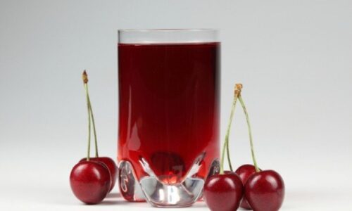 jugo-jugo-de-cereza-bebida-vaso-de-coctel_3216463