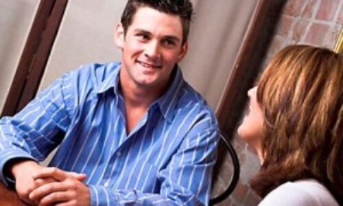 mujer-enamorando-hombre-pareja-amigos-300x198