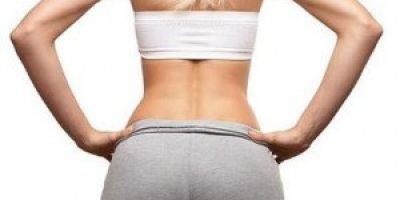 ejercicio-gimnasio-mujer-rubia-300x221