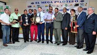 entrega_de_premios_a_los_mejores_peloteros_del_anio