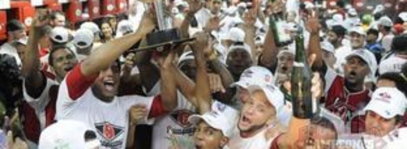 leones_del_escogido_campeones_12-13