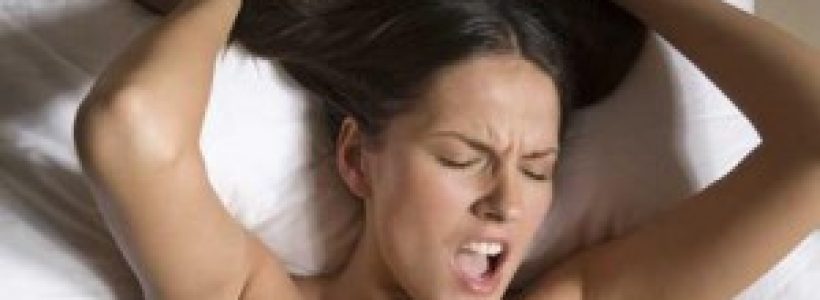 mujer-sexo-orgasmo-cama-300x173