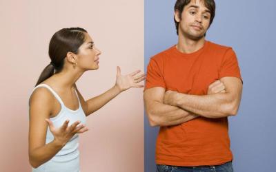 mujer_reganando_hombre