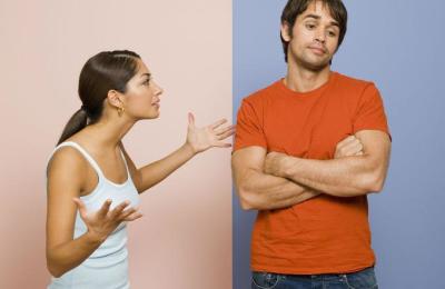 mujer_reganando_hombre