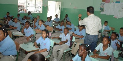 profesores_piden_aumento_de_30_mil_por_tanda