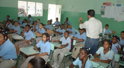 profesores_piden_aumento_de_30_mil_por_tanda