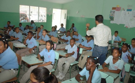 profesores_piden_aumento_de_30_mil_por_tanda