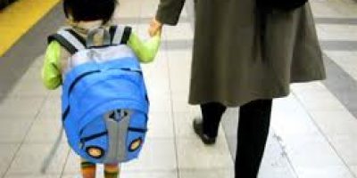 nio-con-mochila