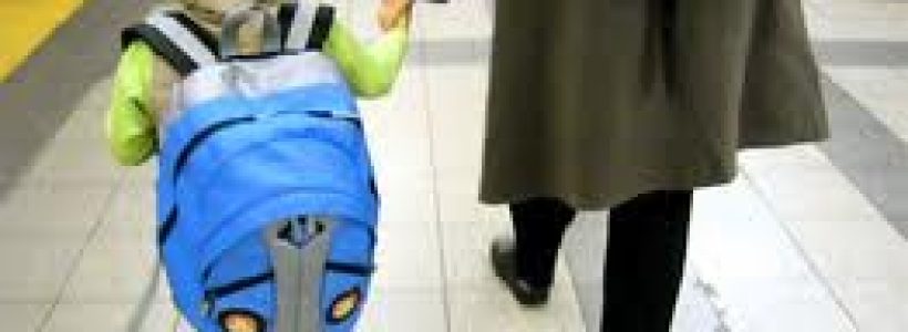 nio-con-mochila