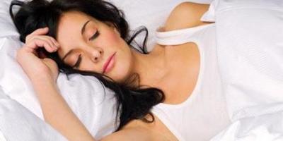 sueo-mujer-cama-dormir