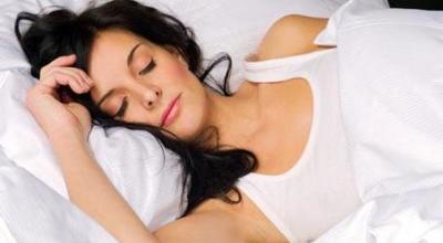 sueo-mujer-cama-dormir