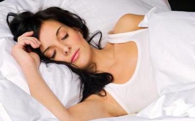 sueo-mujer-cama-dormir
