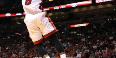 lebron-james-jugador-de-los-miami-heat-anota-ante-los-bobcats_351_464_149935