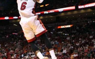 lebron-james-jugador-de-los-miami-heat-anota-ante-los-bobcats_351_464_149935