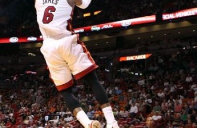lebron-james-jugador-de-los-miami-heat-anota-ante-los-bobcats_351_464_149935