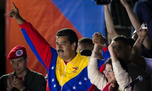 Maduro-obtiene-una-ajustadsima-victoria-que-el-opositor-Capriles-no-reconoce