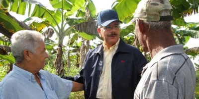 Danilo-Medina-con-agricultores-