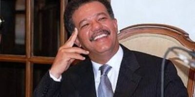Leonel-Fernndez-sali-el-coche-300x179