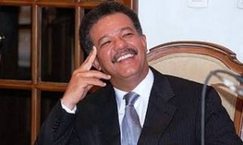 Leonel-Fernndez-sali-el-coche-300x179