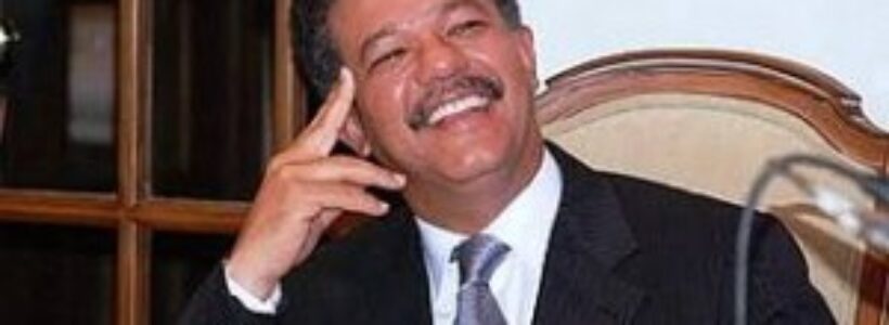 Leonel-Fernndez-sali-el-coche-300x179