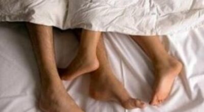 pareja-sabanas-durmiendo-300x224