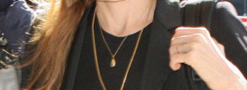 rs_293x473-130327171954-634.2jolie.ls.32713