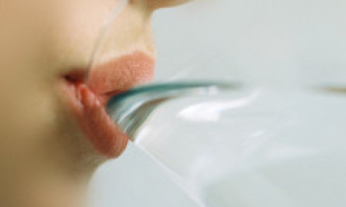 130613172556_tomando_agua_224x280_spl