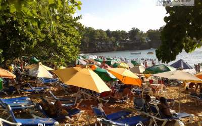 playa_llena_de_gente