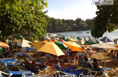 playa_llena_de_gente