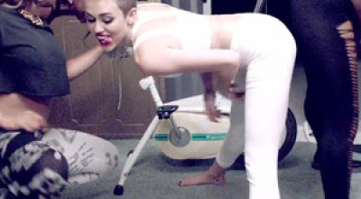 rs_300x300-130619095739-600.Miley.WeCantStop11.mh.061913
