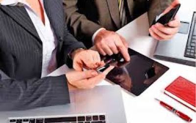 smartphone-en-una-oficina-mvil