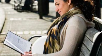 Madre-leyendo-