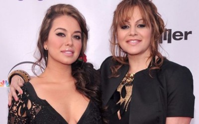 chiquis-junto-a-jenni-rivera_590x395