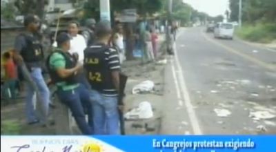en_cangrejos_protestan_exigiendo_asfalto_en_sus_calles