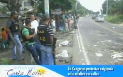 en_cangrejos_protestan_exigiendo_asfalto_en_sus_calles