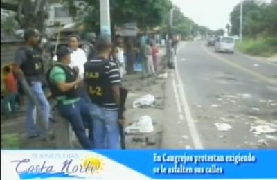 en_cangrejos_protestan_exigiendo_asfalto_en_sus_calles