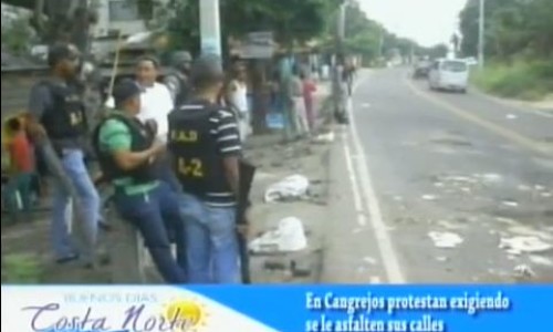 en_cangrejos_protestan_exigiendo_asfalto_en_sus_calles