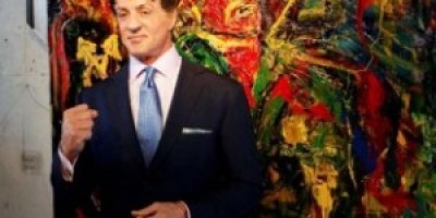 Sylvester-Stalone-expondr-sus-pinturas-en-San-Petersburgo