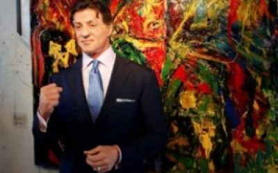 Sylvester-Stalone-expondr-sus-pinturas-en-San-Petersburgo