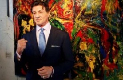Sylvester-Stalone-expondr-sus-pinturas-en-San-Petersburgo