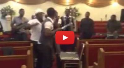 MUSICOS_IGLESIA_CON_PALITO_DE_COCO