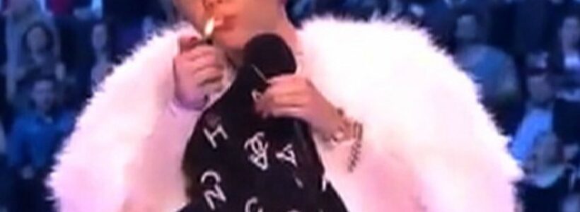 Miley-Cyrus_se_droga_en_publico