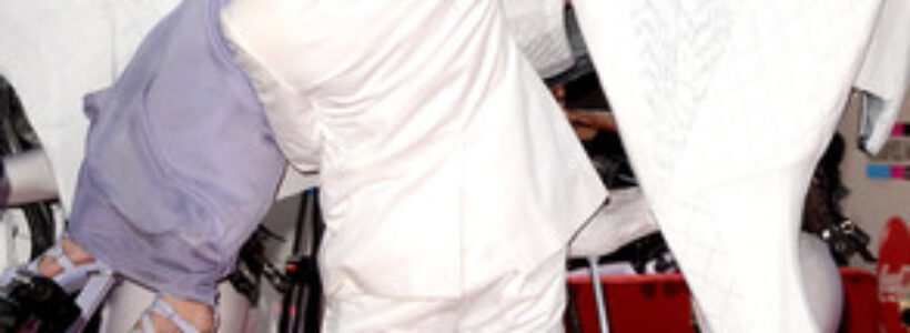 rs_293x473-131124165939-634-lady-gaga-ama-112413