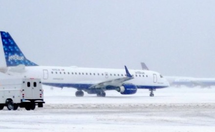 jetblue-snow-scene