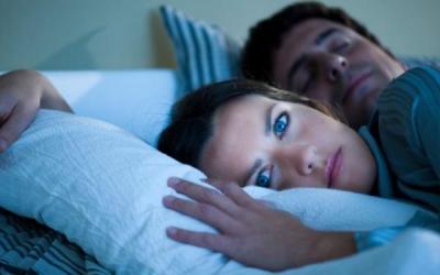 por-que-es-necesario-dormir-a-oscuras-2