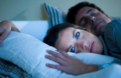 por-que-es-necesario-dormir-a-oscuras-2