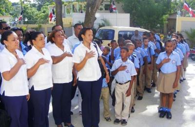 isamiento_de_la_bandera_dia_del_estudiante