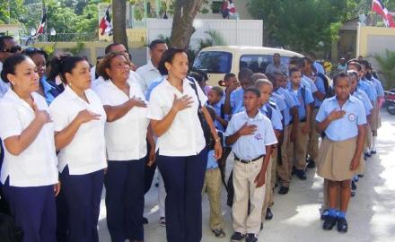 isamiento_de_la_bandera_dia_del_estudiante