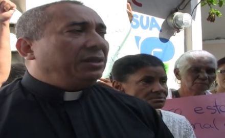 padre_Bernardo_reclama_rehabilitacion_centro_medico_y_el_hospital_de_sosua