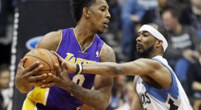 young_de_los_lakers_se_lesiona